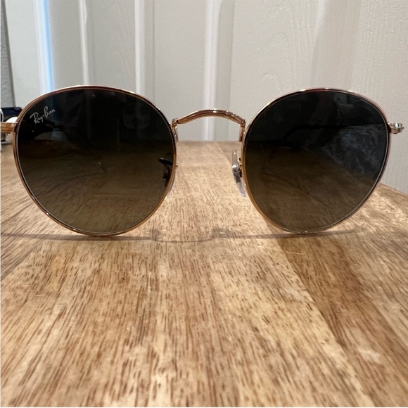 Like-new Ray-Ban Classic Round Grey Gradient & Gold Frame Sunglasses - Picture 2 of 7